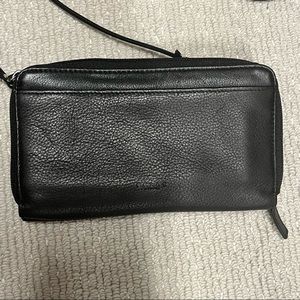 Pelle Studio Black Leather Purse Convenient Pockets Crossbody